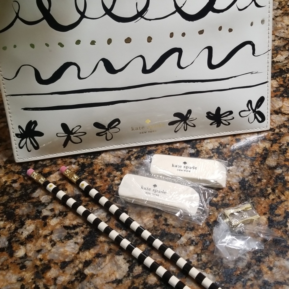 Kate Spade pencil purse NWOT - Picture 3 of 3
